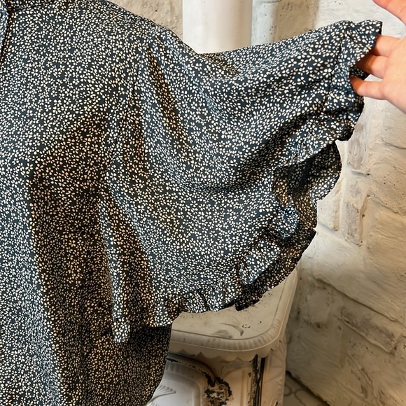 No Less Than | Ruffle Collar Floral Blouse - Picture 3 of 8